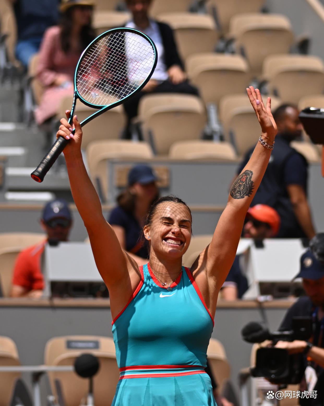 布克11中9独得20分无力回天，太阳次节让火箭狂轰46分&半场落后29分.